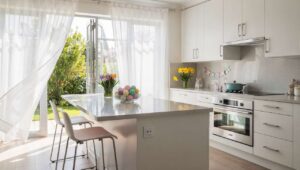 Kuchnia pachnie po gotowaniu na Wielkanoc? Ten hotelowy trik neutralizuje zapach w 4 minuty