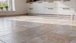 Rossmann ma w marcu środek do fug za mniej niż 10 zł, który poleca większość sprzątaczek