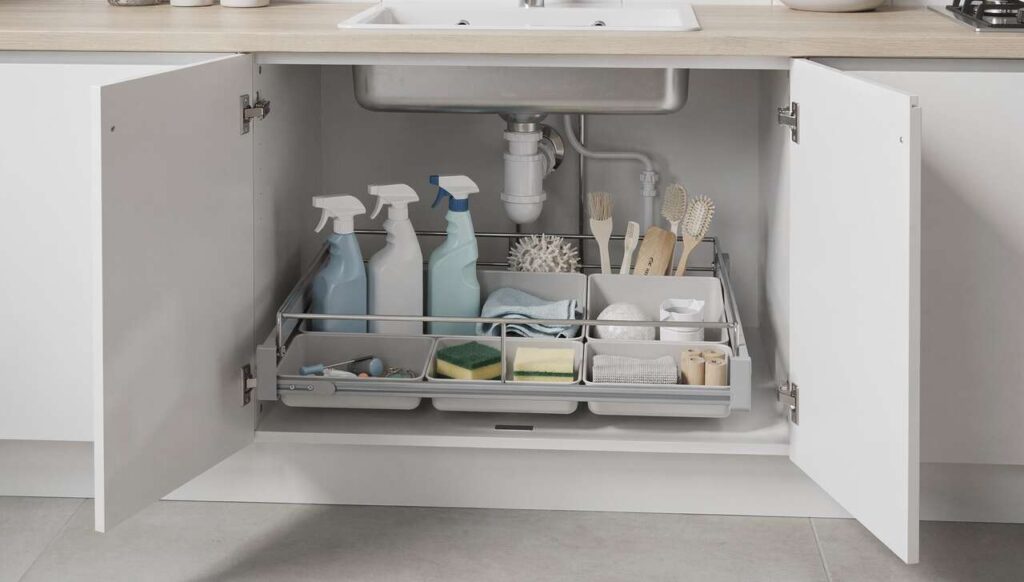 IKEA ma w kwietniu organizer do szafki za 19 zł, który zmienia porządek pod zlewem